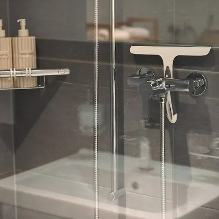 Nest Above The Daire Iseltwald