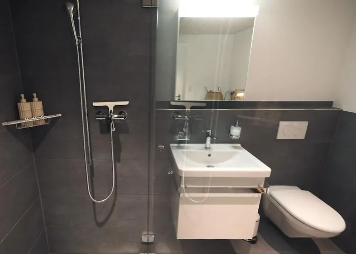 Nest Above The * איסלטואלד