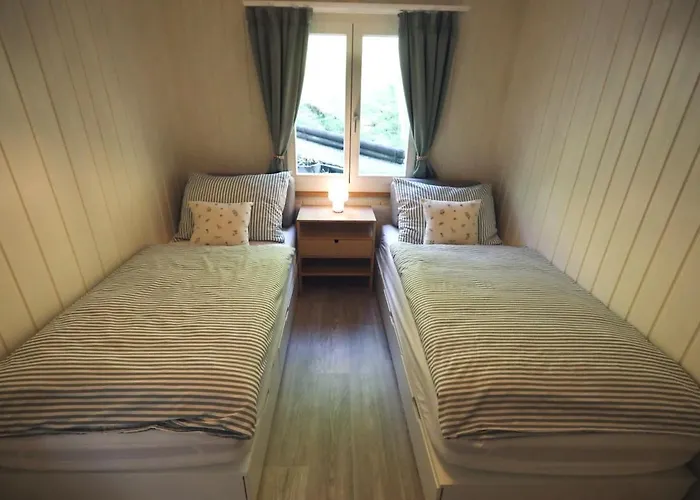 Nest Above The * איסלטואלד