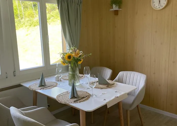 Nest Above The דירה